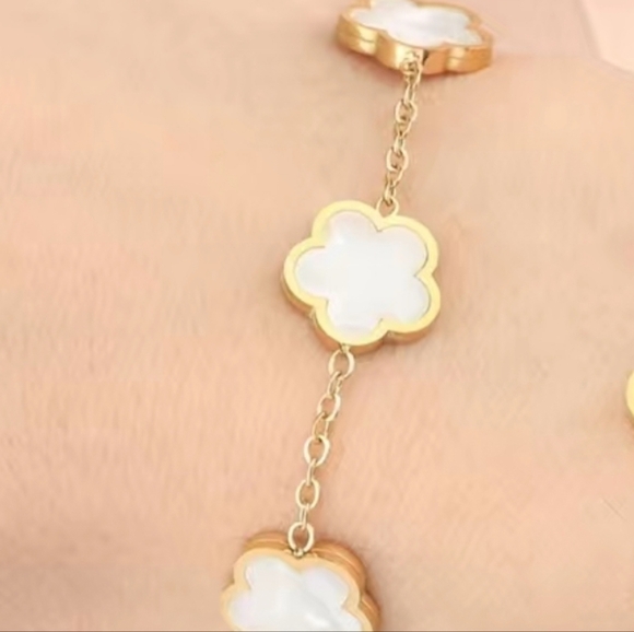 18K Gold Plated Five Petal Flower Bracelet in White Enamel - Picture 3 of 4